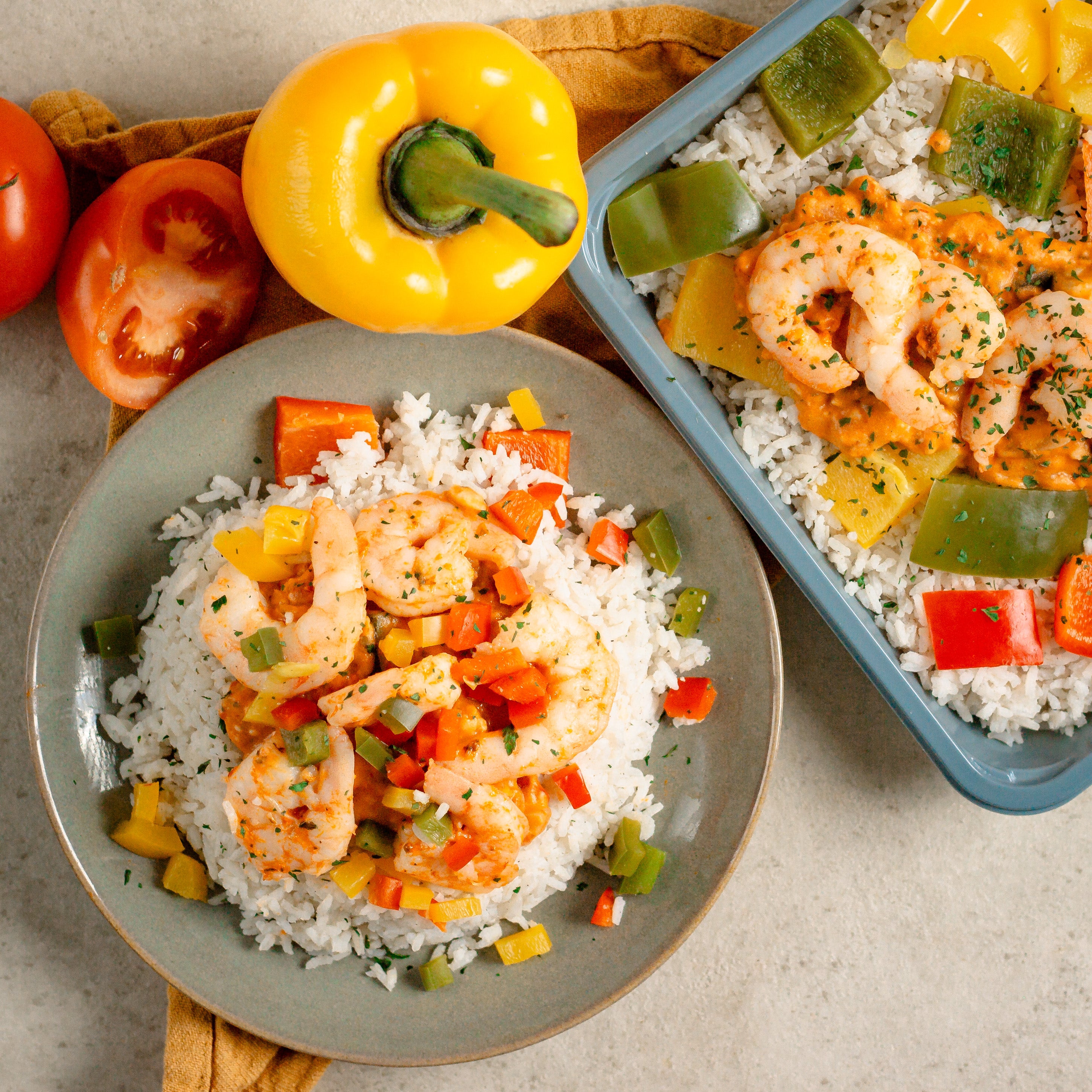 Scampis curry rouge lait de coco, poivrons et riz
