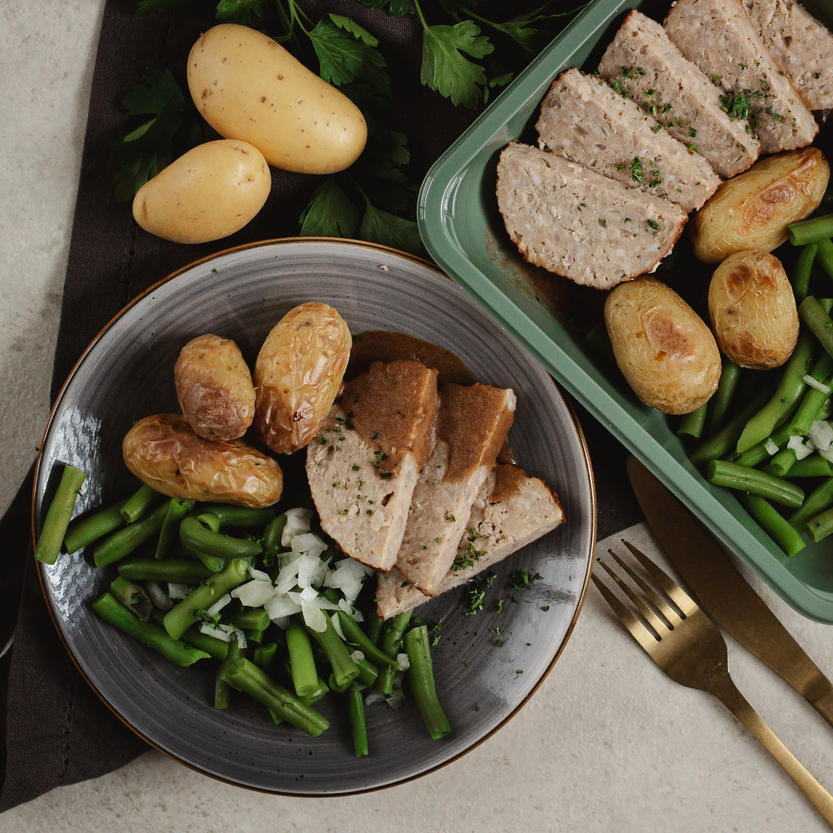 Pain de viande au sirop de liège, pomme de terre et haricots