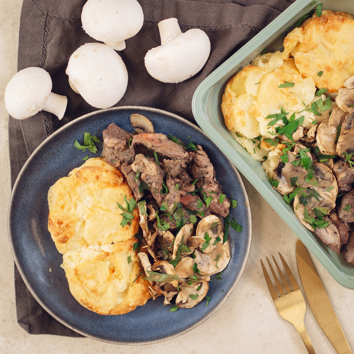 Gratin dauphinois aux champignons et steak de bœuf