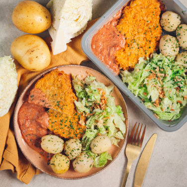 Poulet pané, pommes de terre vapeur sauce volaille et chou vert