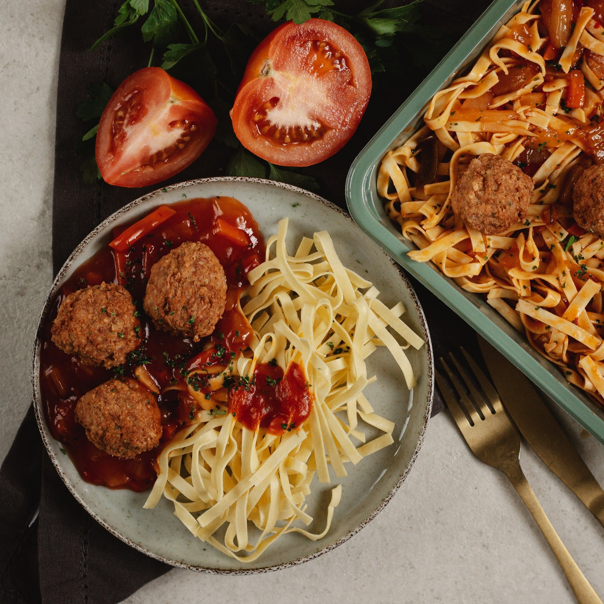 Tagliatelles aux boulettes sauce tomate