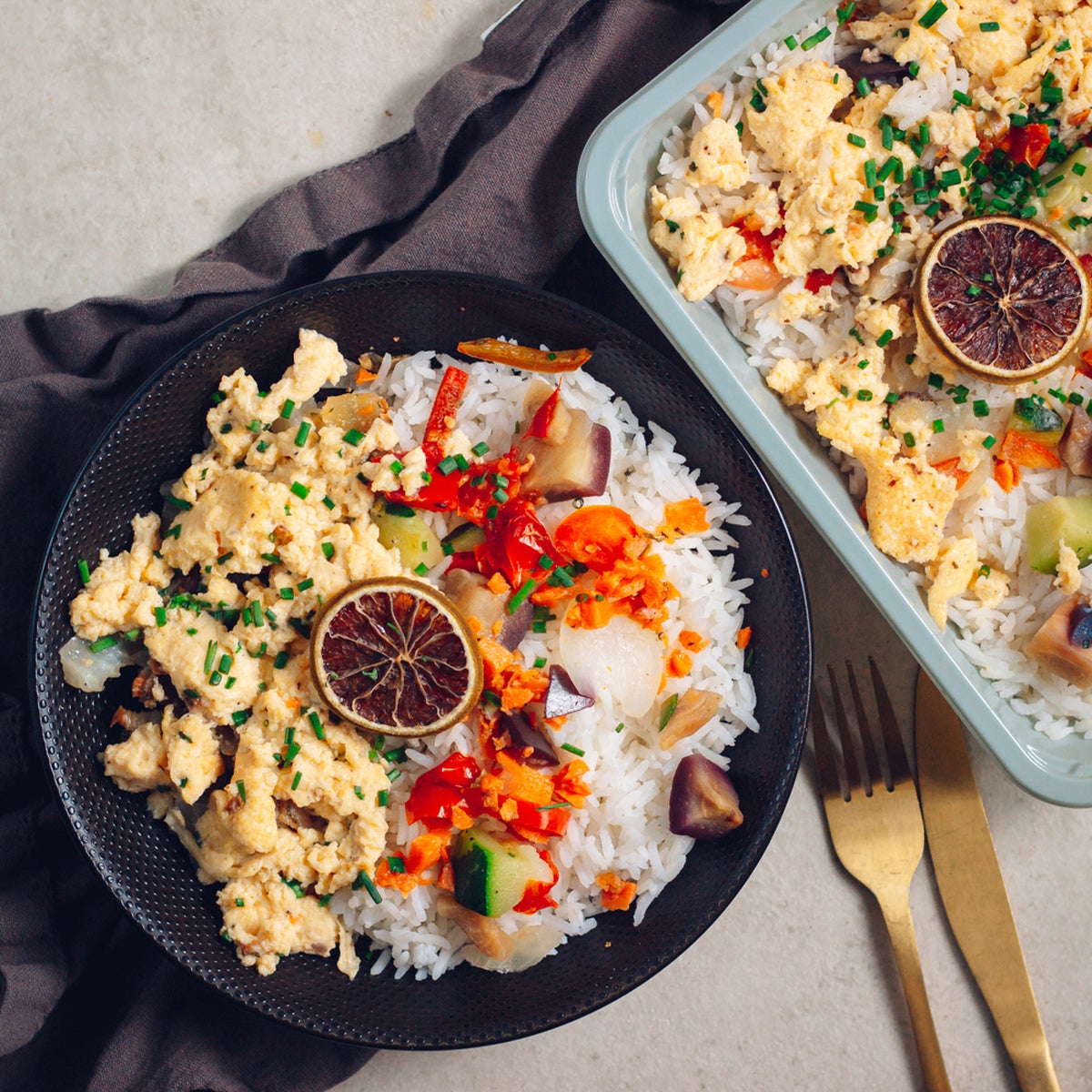 Riz aux œufs, légumes, citron vert, noix de pécan