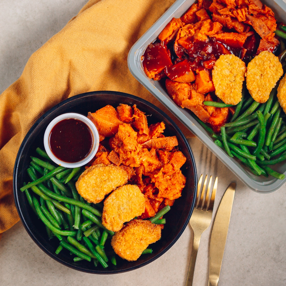 Nuggets végétariens, patates douces sauce bbq et haricots verts