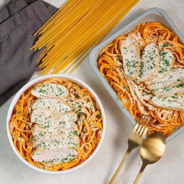 Linguine, sauce tomate crème de parmesan estragon et poulet