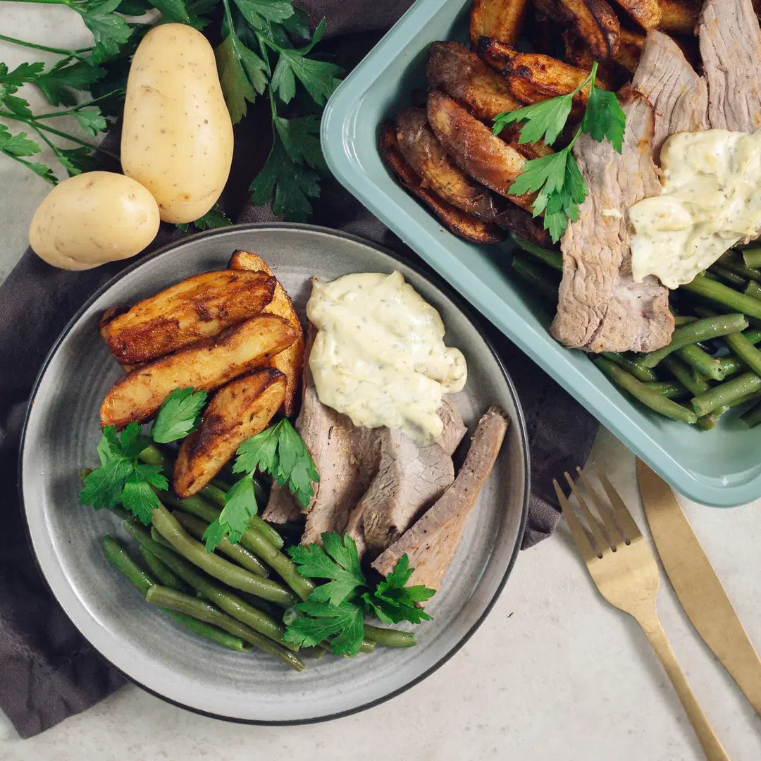 Rôti de bœuf sauce béarnaise, haricots verts et potatoes