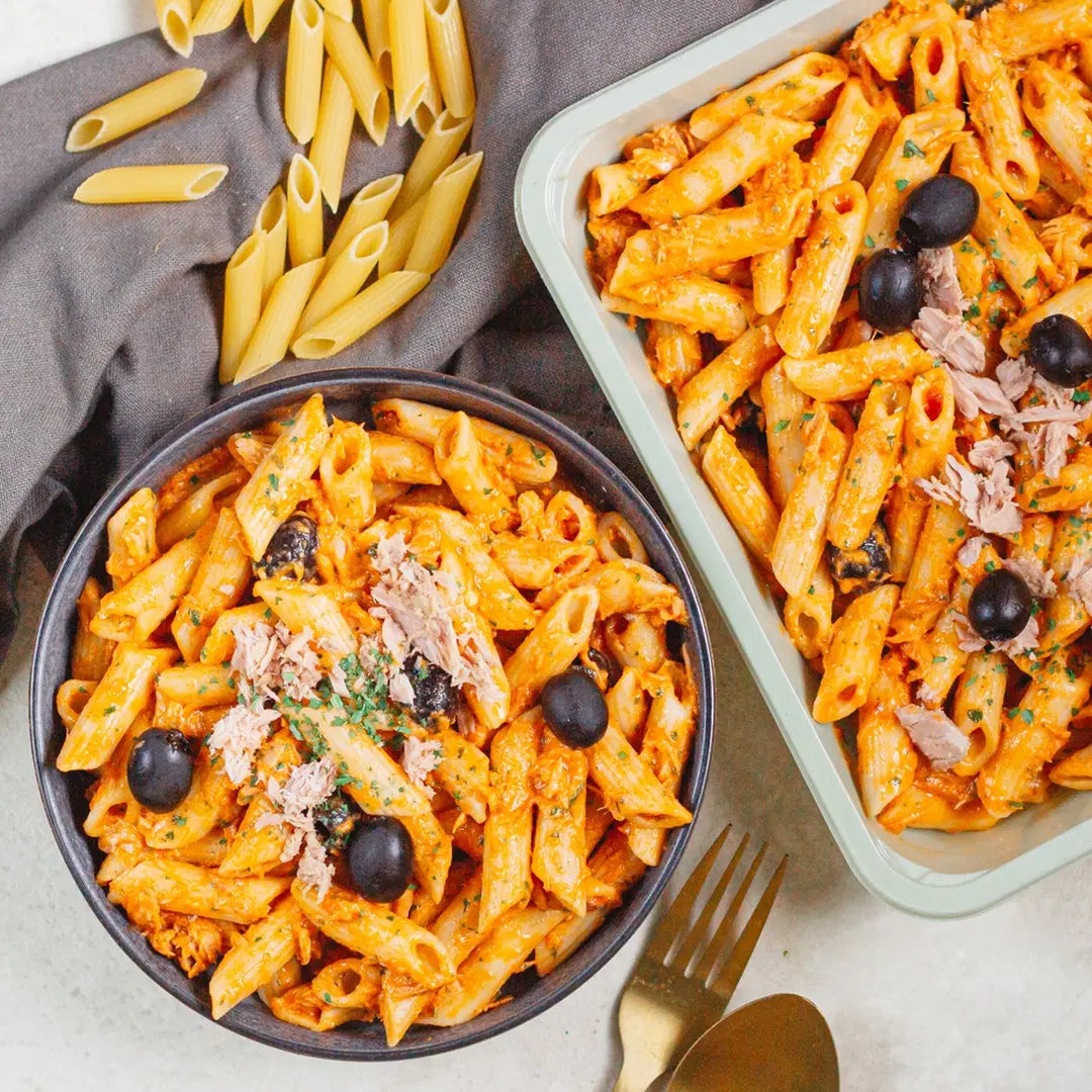 Penne au thon crème de tomate, olives et basilic