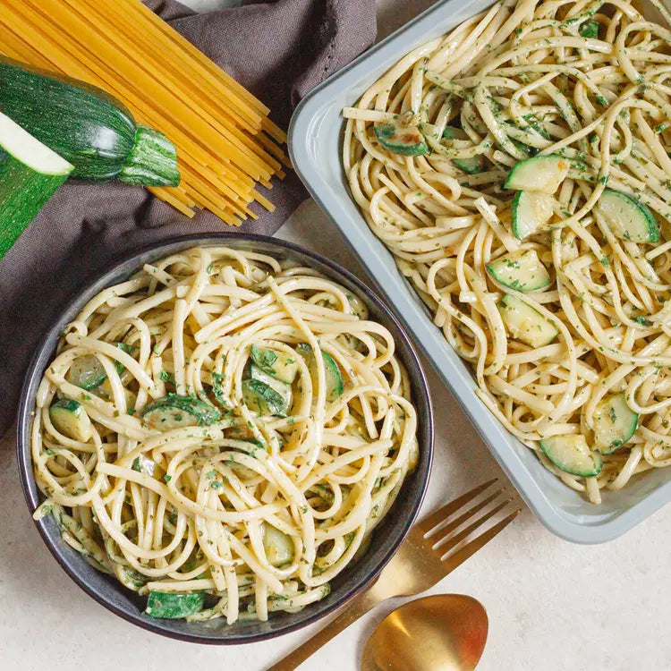 Pâtes au pesto, courgettes et noix de cajou