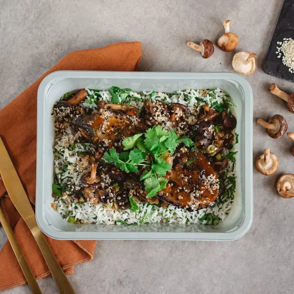 Aubergine caramélisée au miso et gingembre, champignons et riz à la coriandre